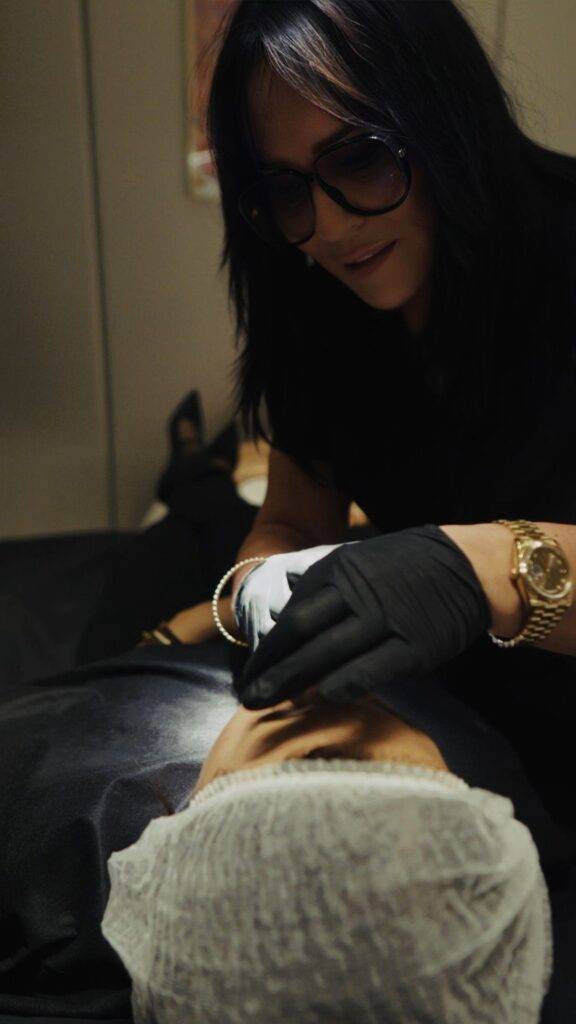 Prowadzenie twarzy w czasie to proces oparty na biologii, nie trendach.Illustre Wrocław